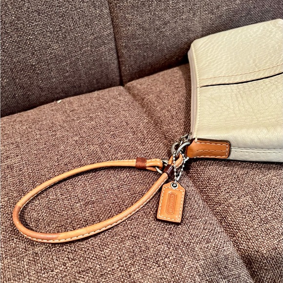 Coach wristlet - Picture 5 of 8